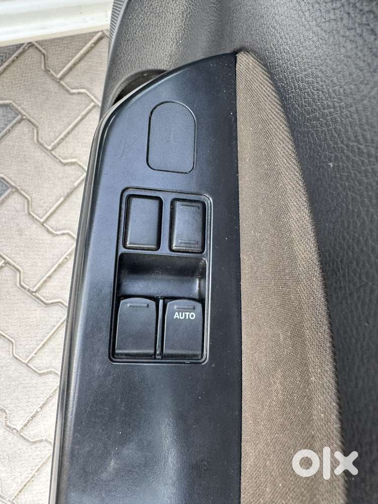 Maruti Suzuki Swift Lxi Option, 2016, Petrol