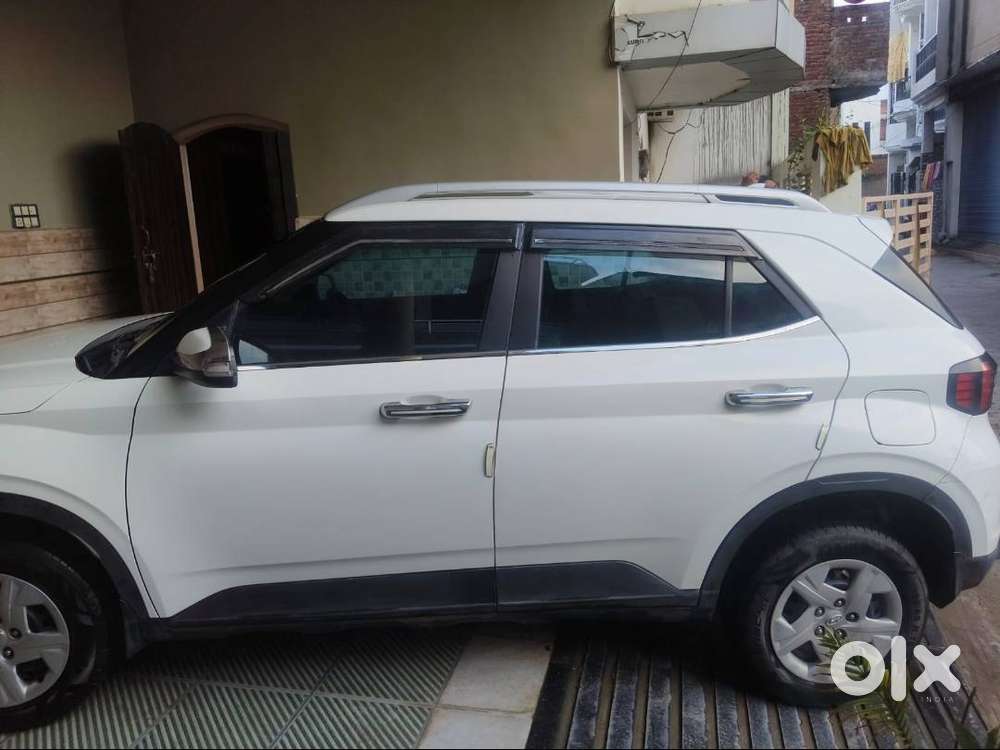 Hyundai Venue 2022 Petrol 35771 Km Driven