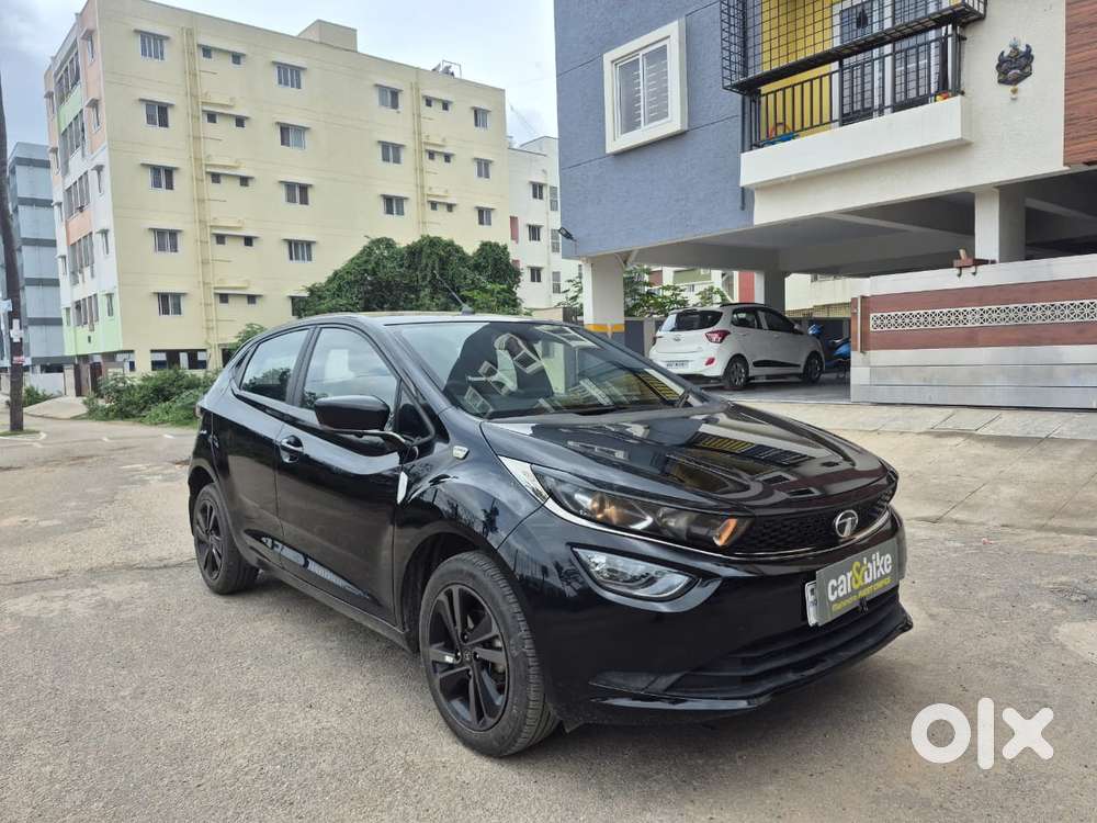 Tata Altroz 1.2 Xza Plus Dark Edition Dct, 2022, Petrol