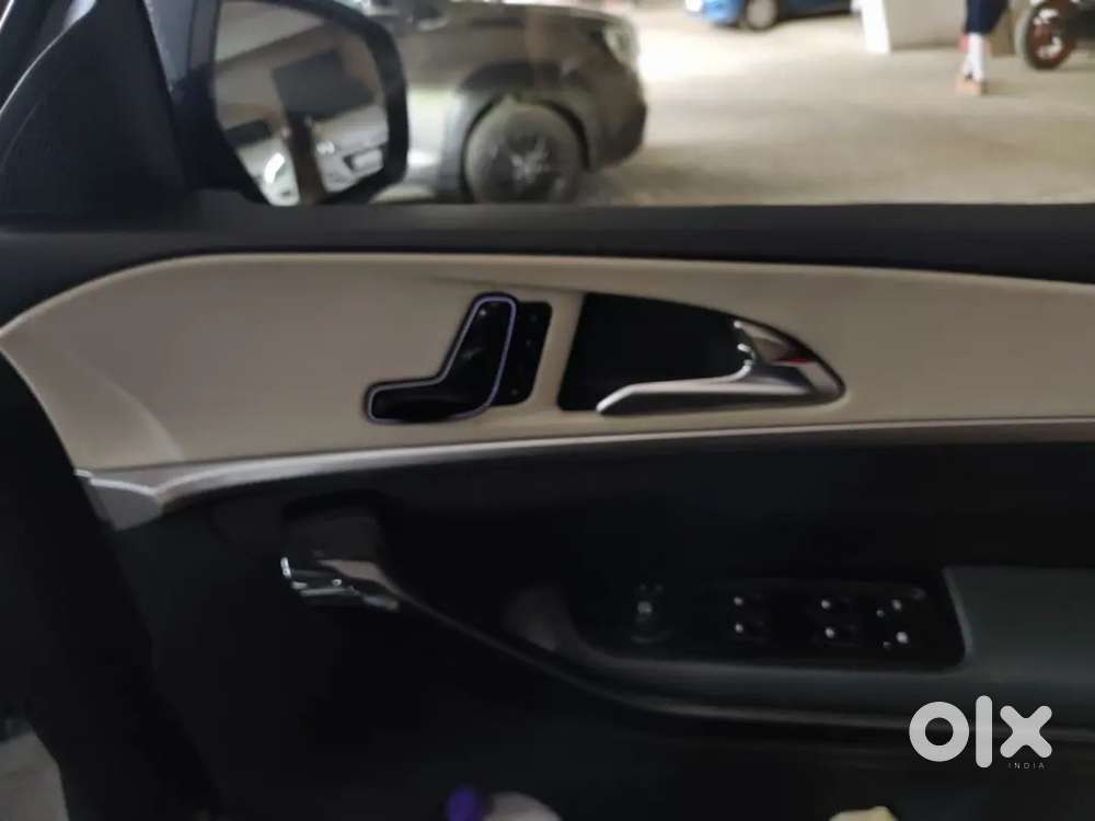 Mahindra Xuv700 Ax7 Automatic Petrol | 1st Owner | Oct 2024 | Mumbai