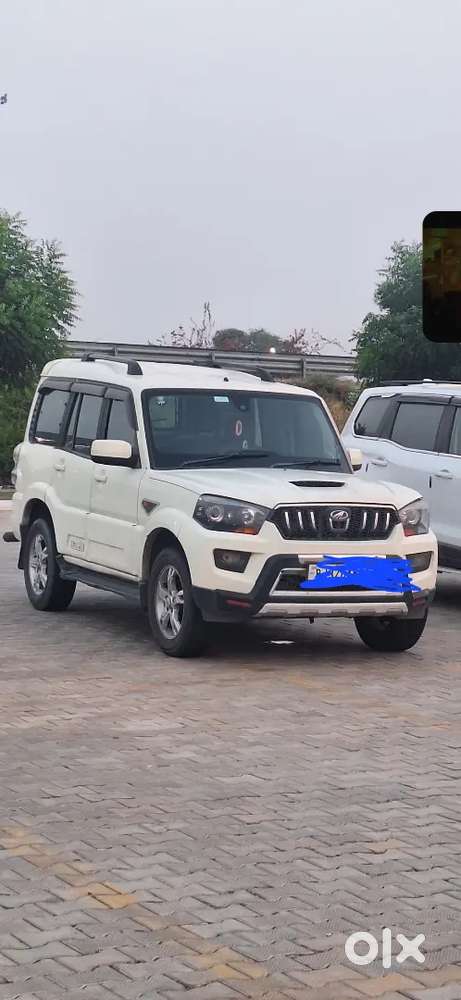 Mahindra Scorpio Classic S10 2015
