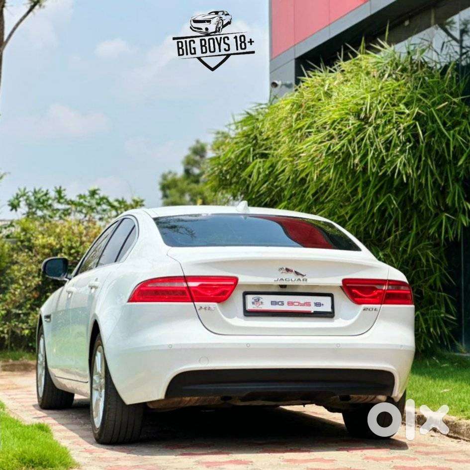 Jaguar Xe Portfolio, 2017, Petrol