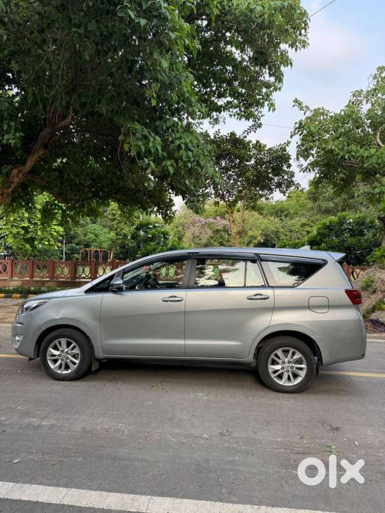 Toyota Innova Crysta 2.4 G Mt, 2023, Diesel