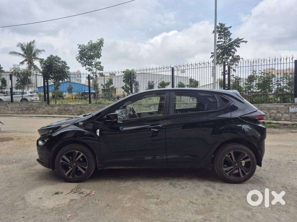 Tata Altroz 1.2 Xza Plus Dark Edition Dct, 2022, Petrol