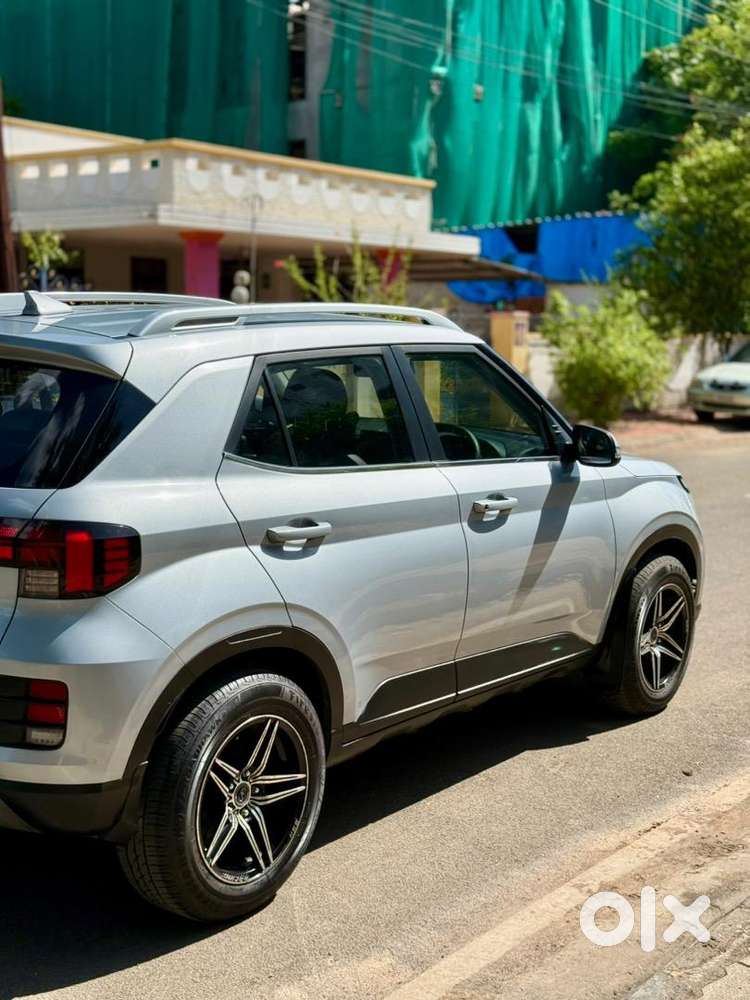 Hyundai Venue 2023 Diesel Well Maintained