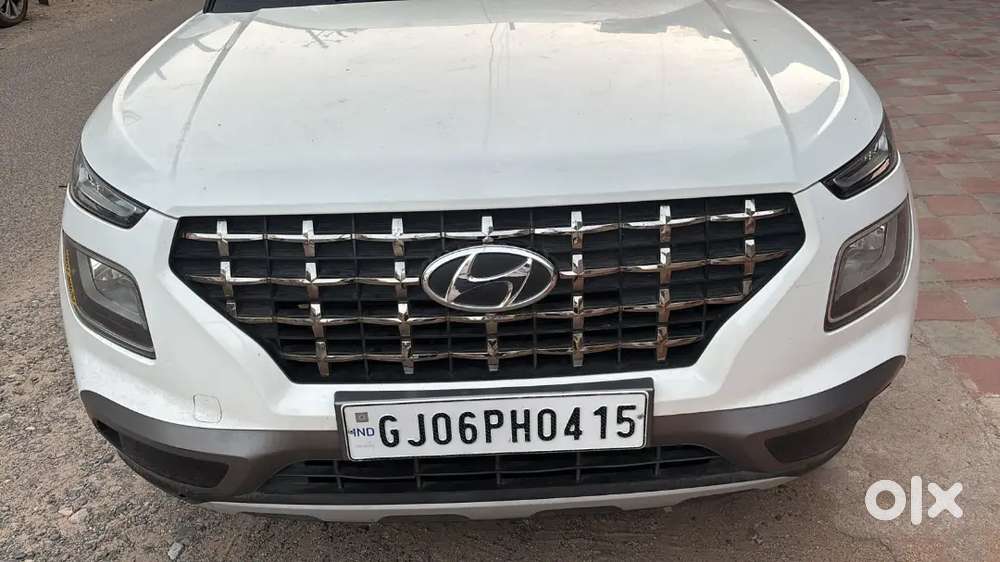 Hyundai Venue 2022 Petrol 42000 Km Driven