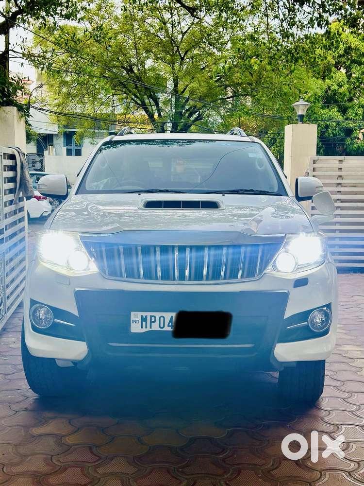 Toyota Fortuner 4x4 Manual Limited Edition, 2014, Diesel