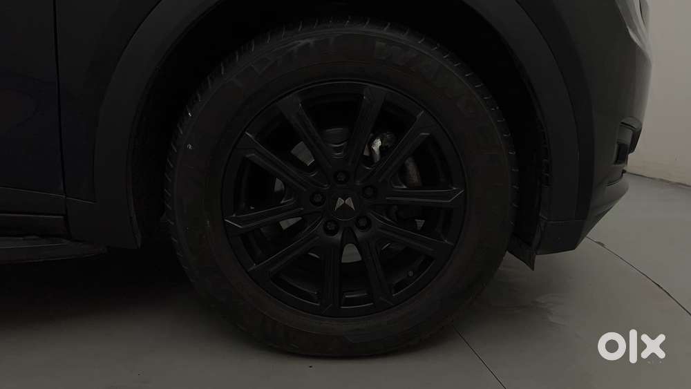 Mahindra Xuv700 Ax7l 6 Str At, 2024, Petrol