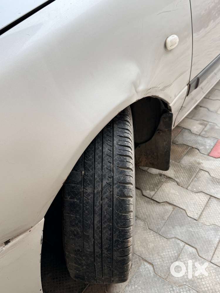 Maruti Suzuki Esteem Petrol 2005