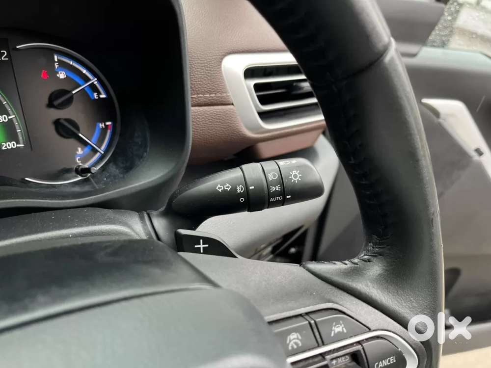 Toyota Innova Hycross 2.0 Zx (o) Hybrid 7 Str, 2025, Petrol