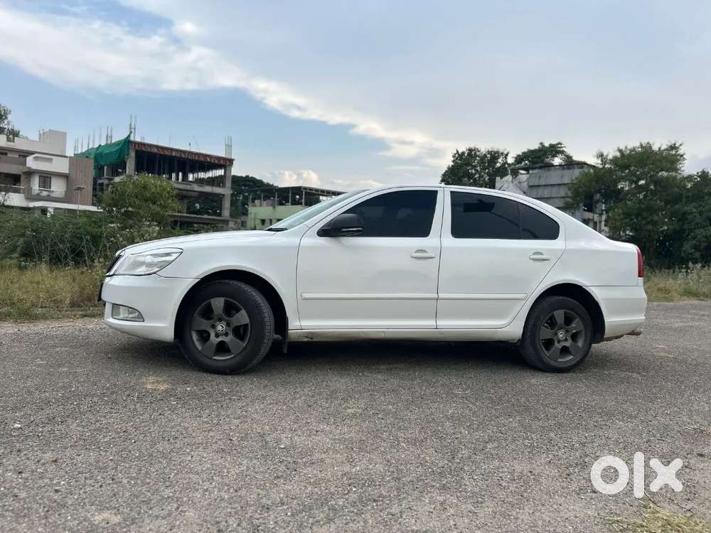 Skoda Laura 2010 Petrol 90000 Km Driven