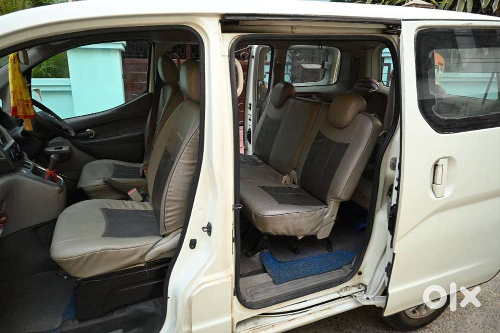 Nissan Evalia Pearl White 7 Seater Muv
