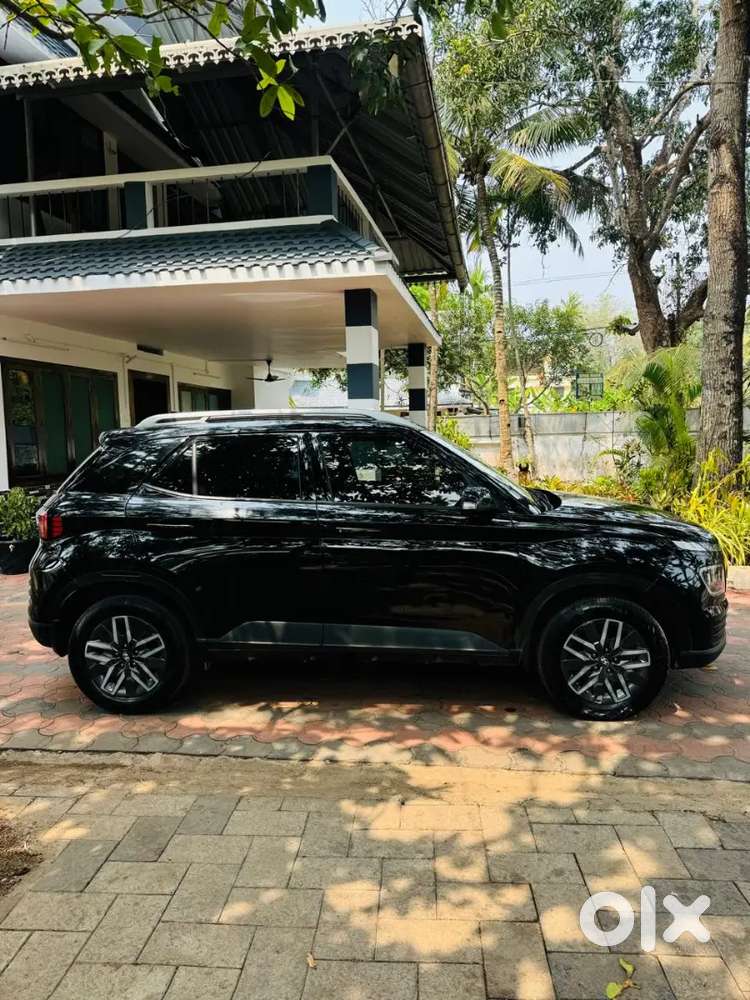 Hyundai Venue 2023 Diesel Well Maintained