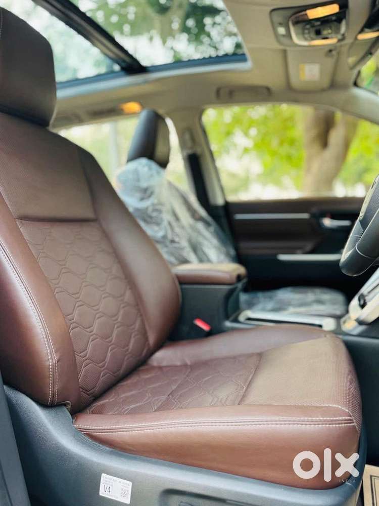 Toyota Innova Hycross 2.0 Zx (o) Hybrid 7 Str, 2025, Petrol