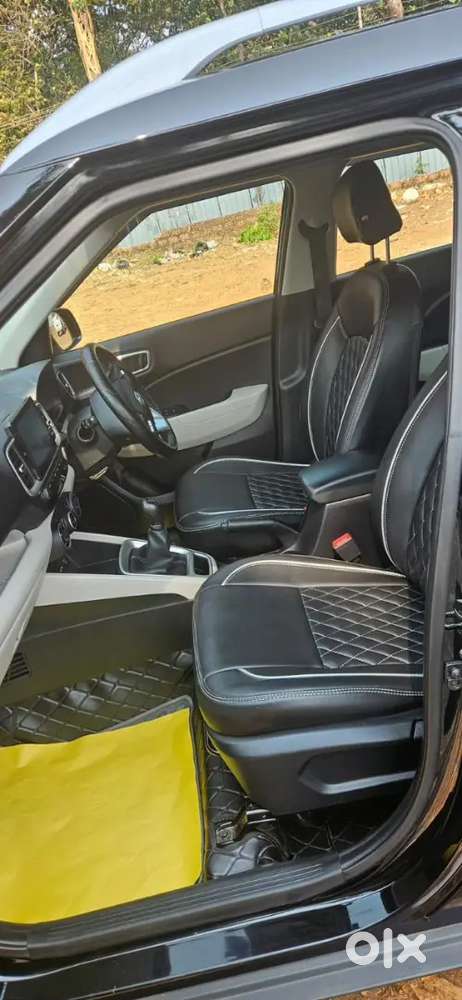 Hyundai Venue 2024 Petrol Well Maintained