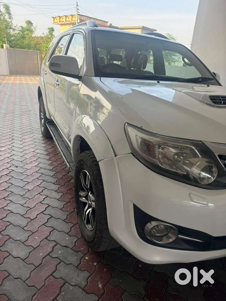 Toyota Fortuner 2012 Diesel 190000 Km Driven Only Whatsapp