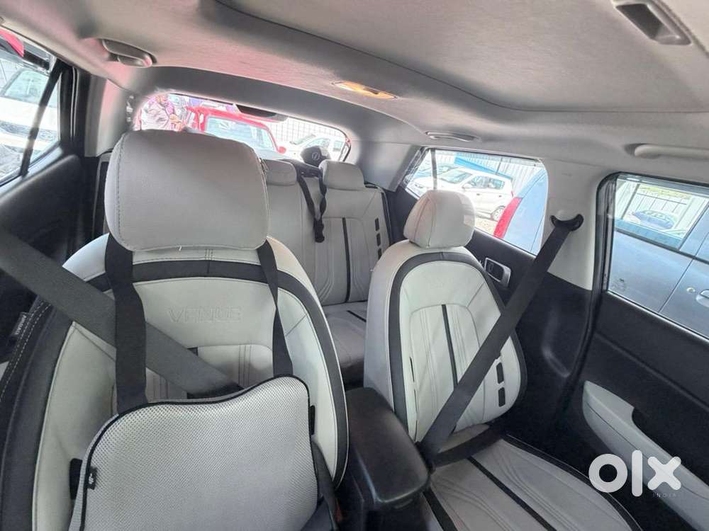 Hyundai Venue 2025 Petrol Well Maintained