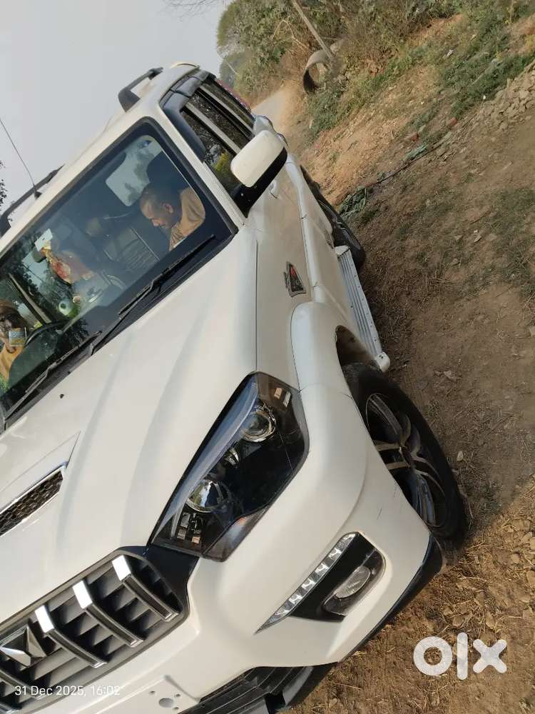 Mahindra Scorpio S4 2017