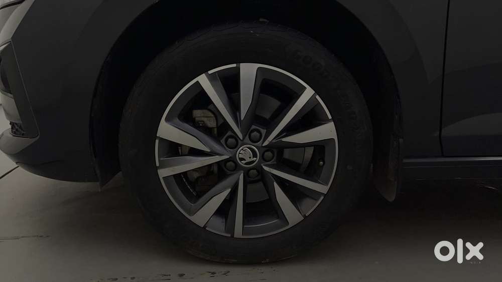 Skoda Slavia Style 1.0l Tsi Mt, 2023, Petrol