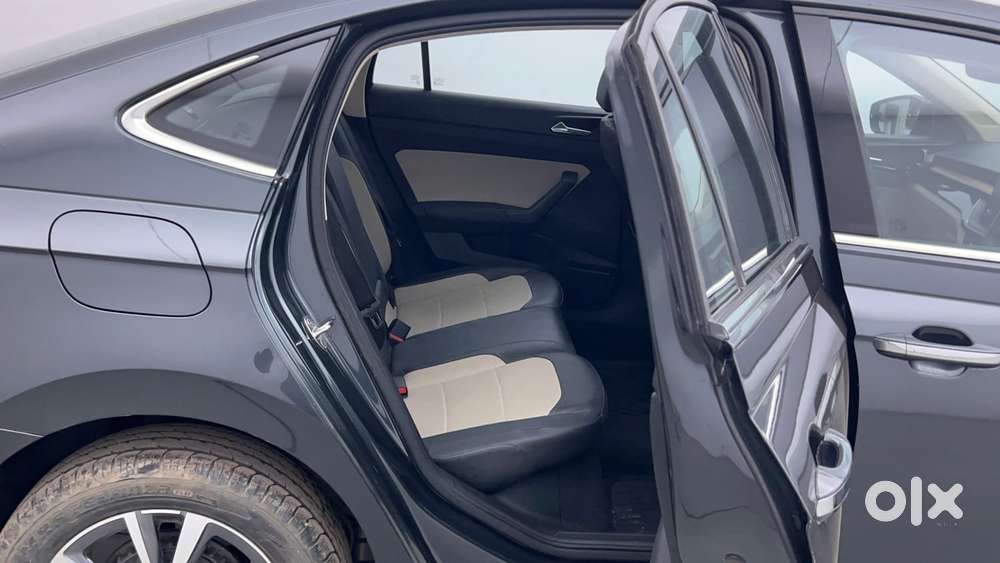 Skoda Slavia Style 1.0l Tsi Mt, 2023, Petrol