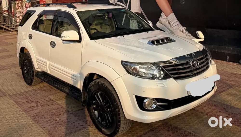 Toyota Fortuner 2015 Diesel 300000 Km Driven