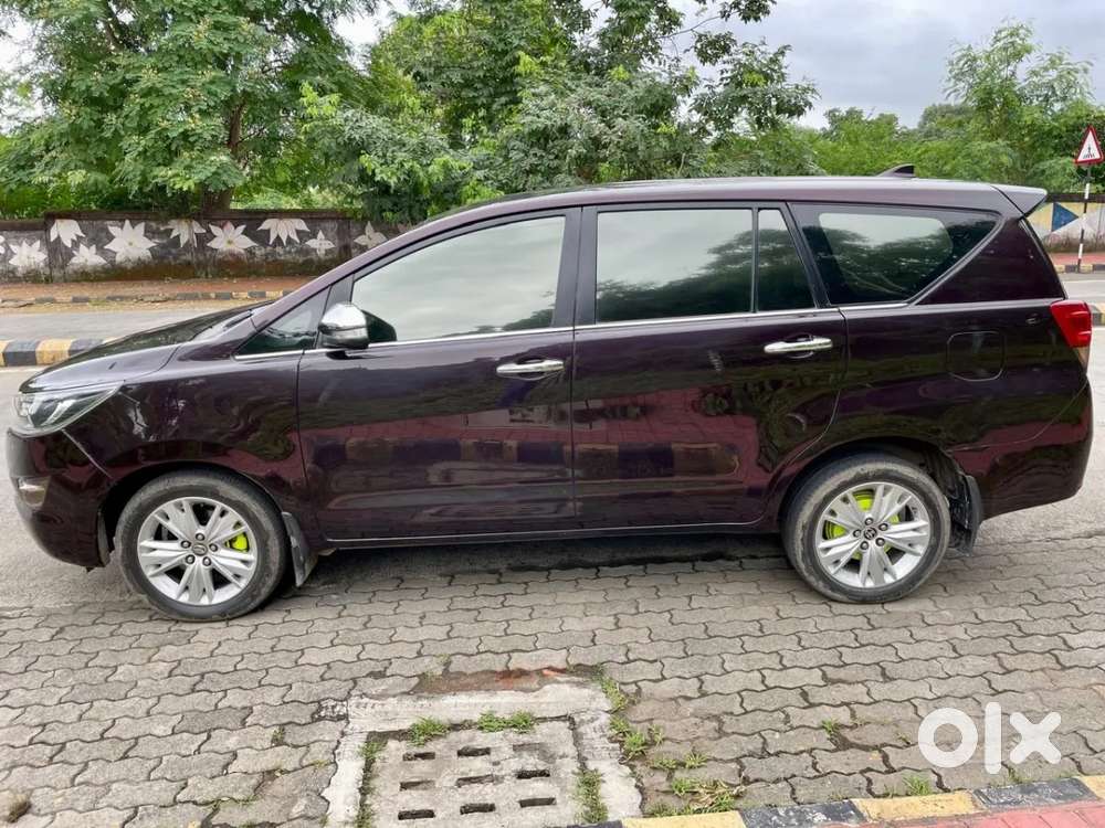 Toyota Innova Crysta 2.8 Zx At 7 Seater, 2016, Diesel
