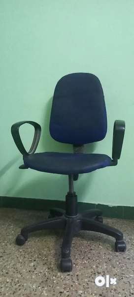 Rolling chair best sale in olx