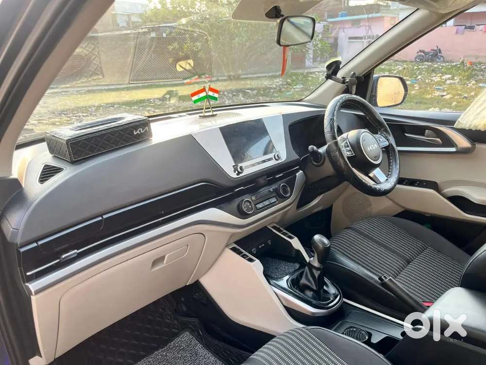 Kia Carens 2023 Petrol 31000 Km Driven