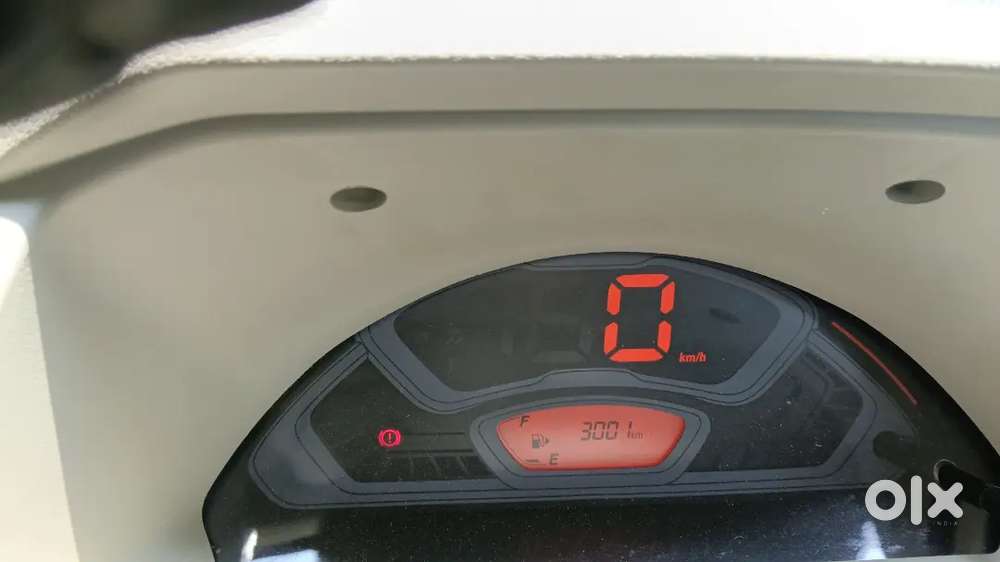 New Car 3000 Klm Run Only Ac 5 Str  Extra Fittings 80000 Parking Resen