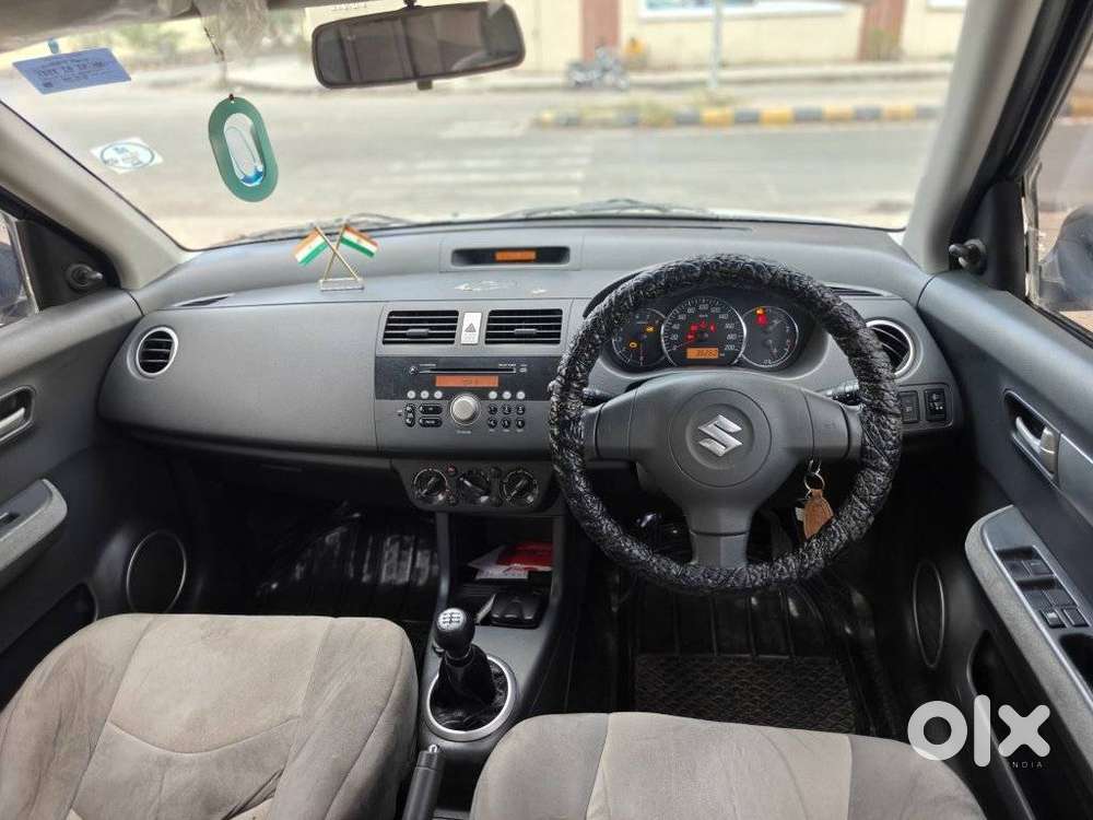 Maruti Suzuki Swift Dzire Vxi, 2011, Petrol