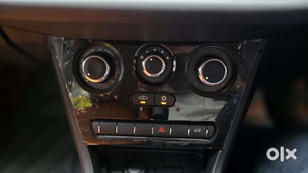Tata Nexon, 2025, Petrol