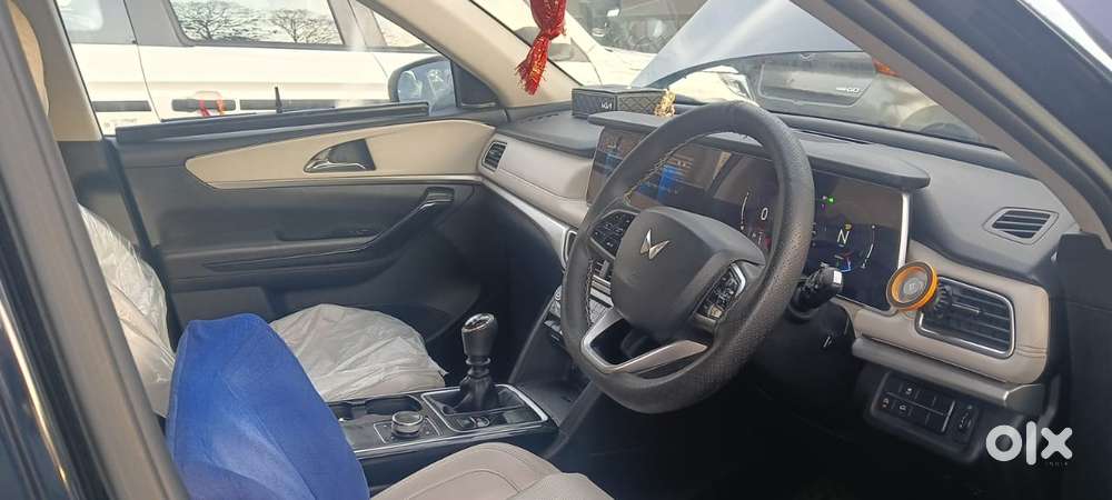 Mahindra Xuv700 2.2 Ax 7 Diesel Mt Luxury Pack Str, 2024, Diesel