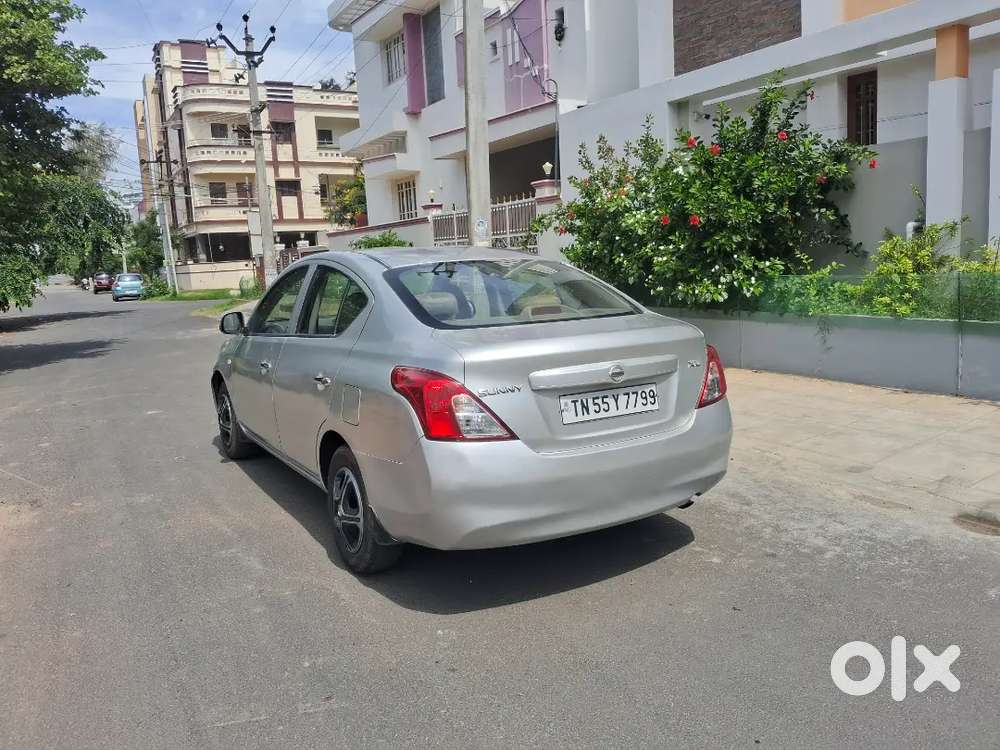 Nissan Sunny 2011 Car