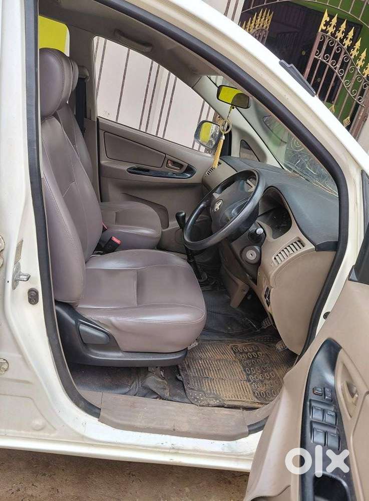 Toyota Innova 2012-2013 2.5 E Diesel Ms 8-seater, 2016, Diesel
