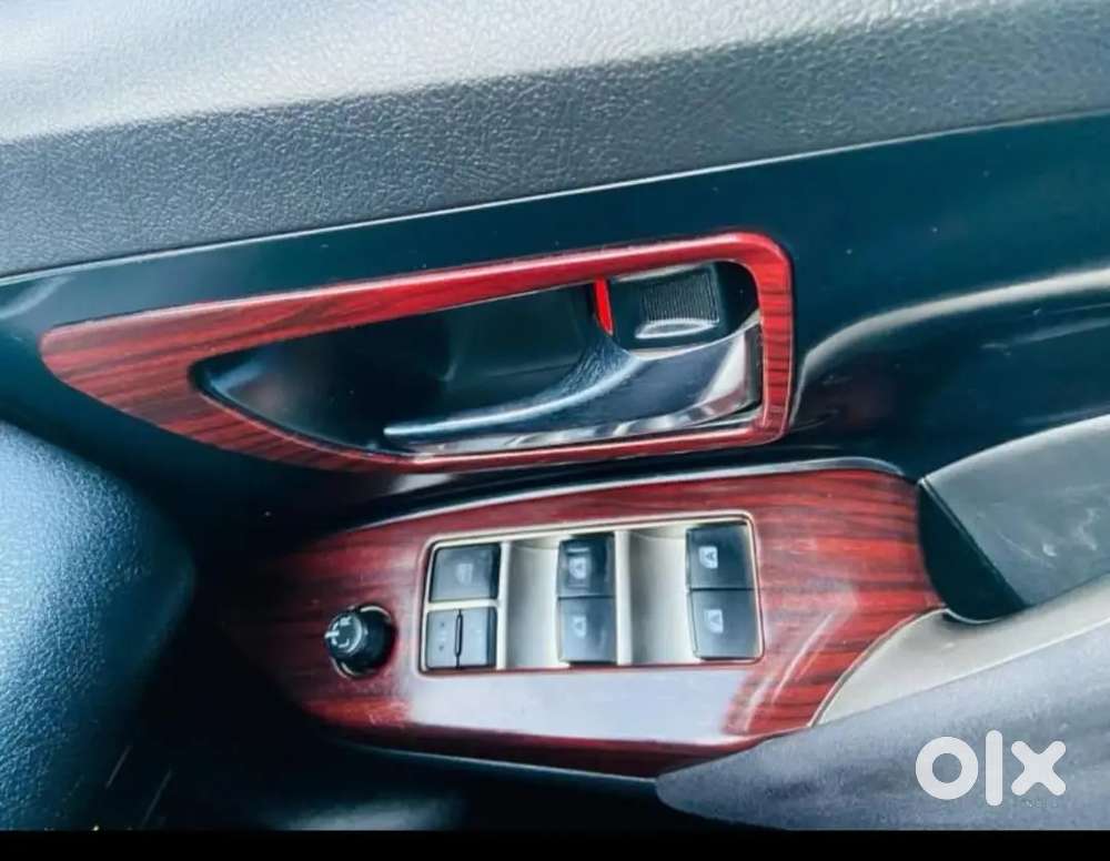 Toyota Innova Crysta 2016 Diesel 112000 Km Driven,
