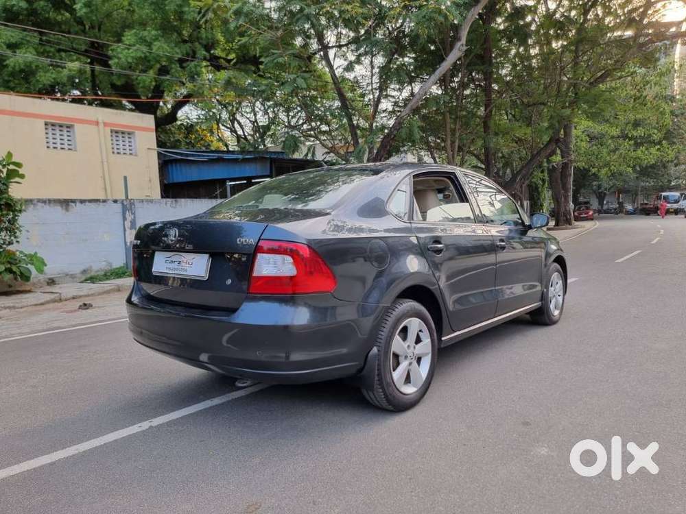 Skoda Rapid [2016-2018] 1.6 Style Plus Mpi At, 2016, Petrol