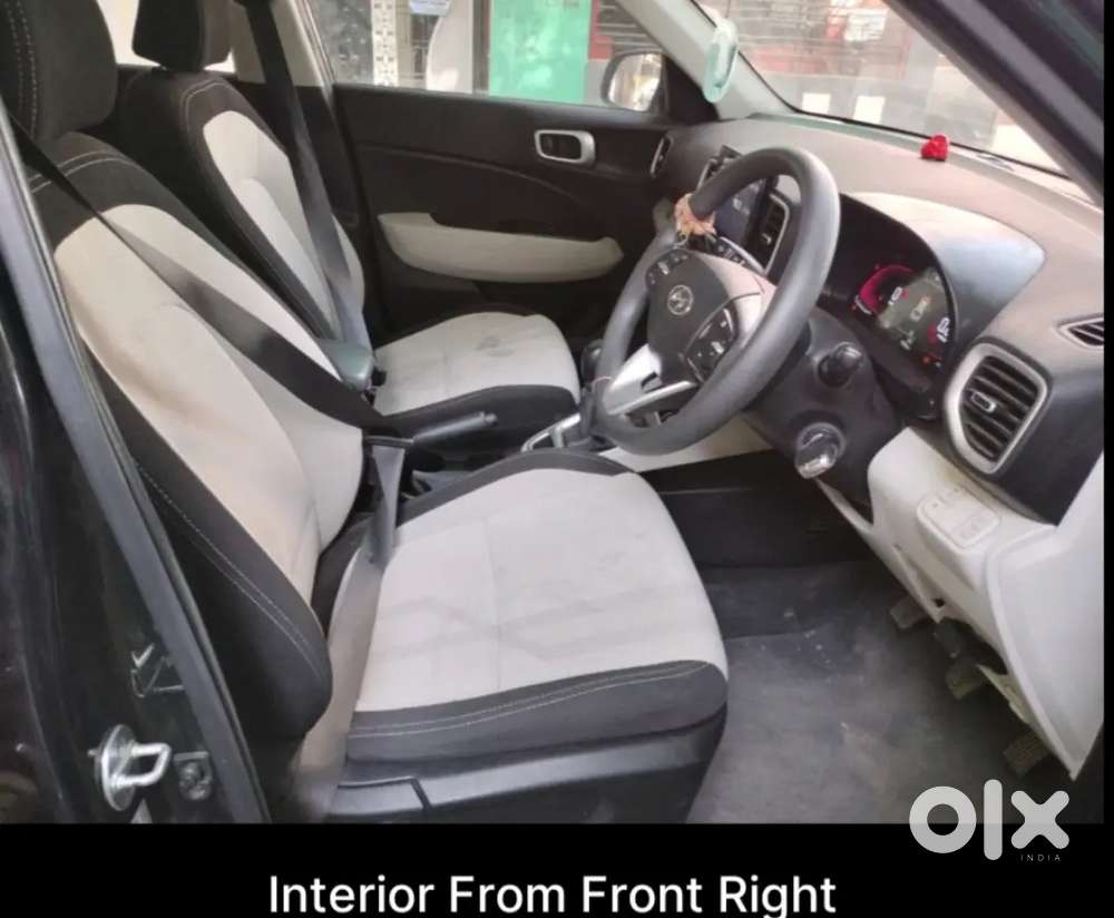Hyundai Venue 2024 Petrol 15700 Km Driven