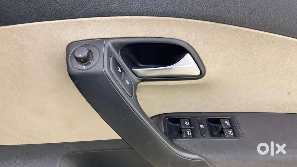 Volkswagen Polo Petrol Highline 1.2l, 2013, Cng & Hybrids