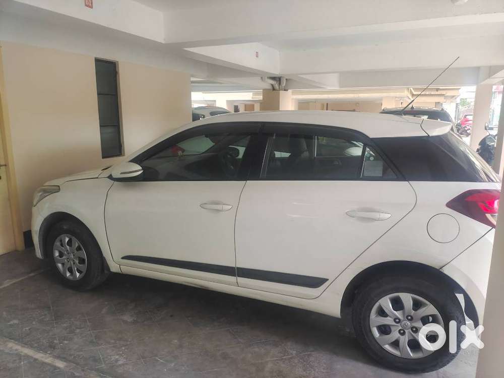 Hyundai I20 Sportz Petrol 2016  1st Owner  64,000 Km  Excellent Con