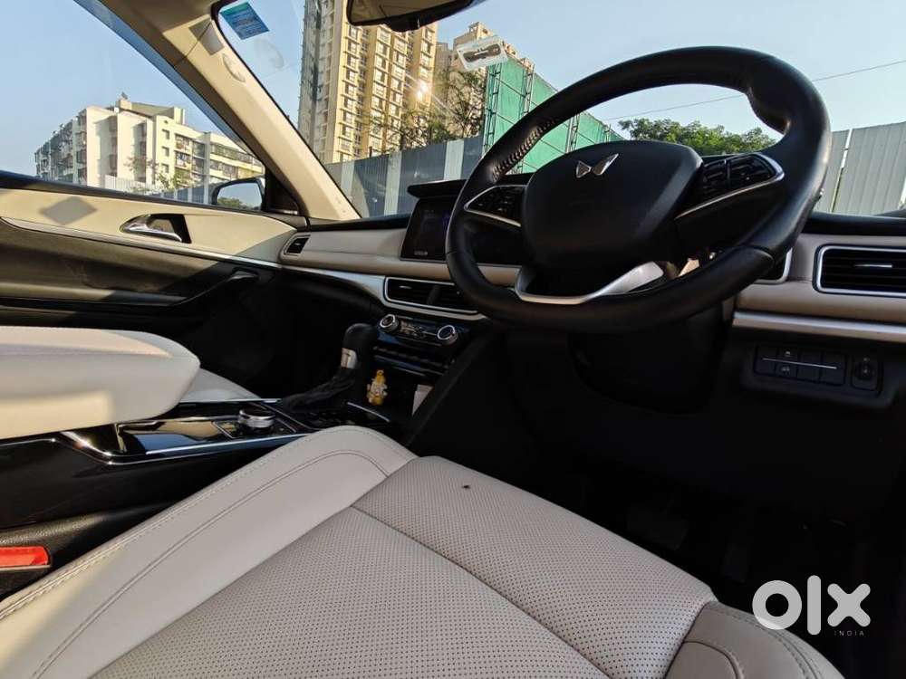 Mahindra Xuv700 2.0 Ax 7 Petrol At Luxury Pack Str, 2021, Petrol