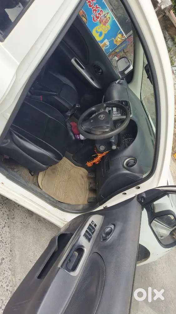 Nissan Micra Petrol 2017 Variant
