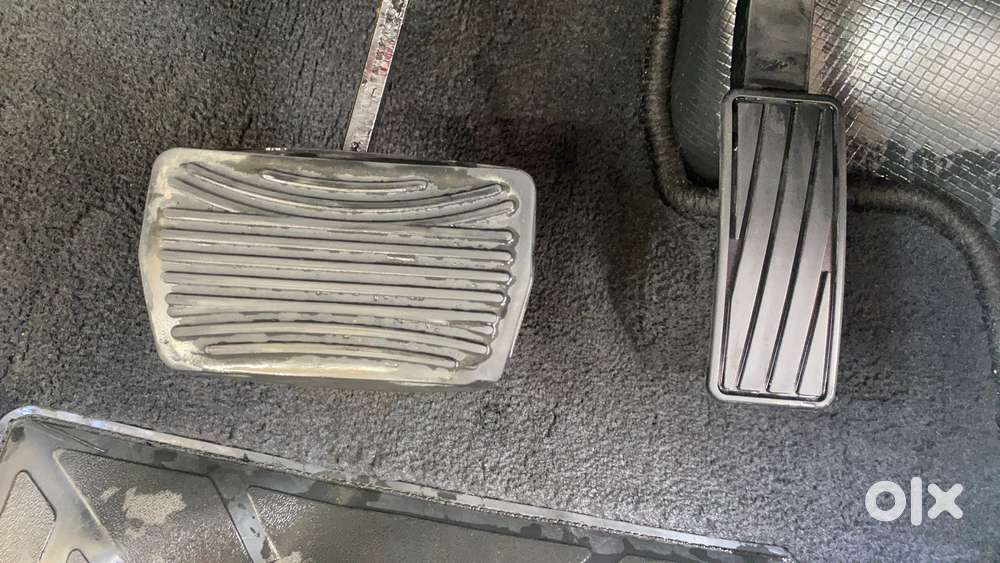 Mahindra Xuv300 1.2 W8 (o) Amt Petrol, 2021, Petrol