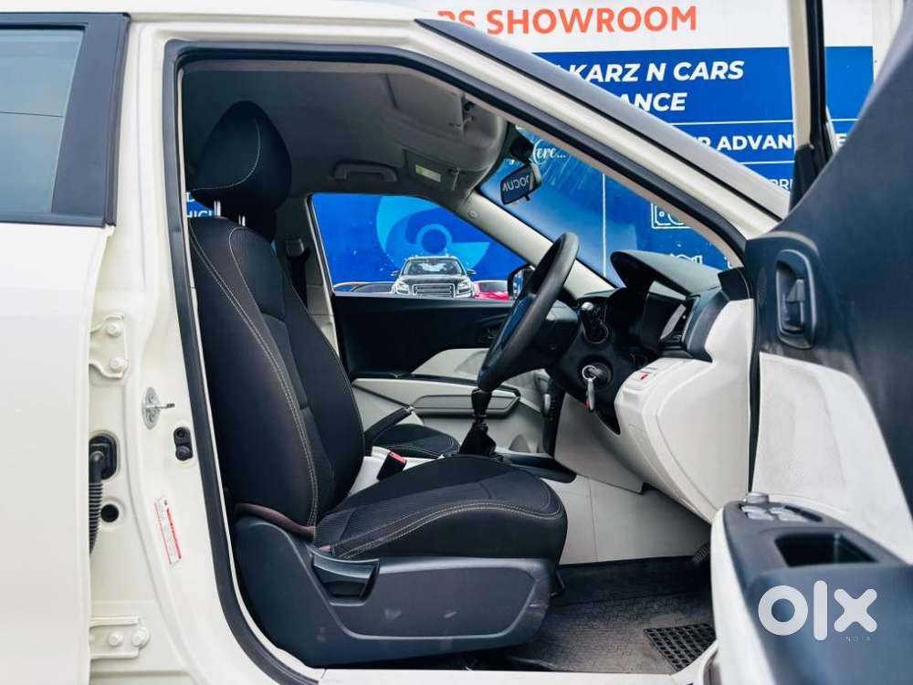 Mahindra Xuv300 W4, 2023, Petrol