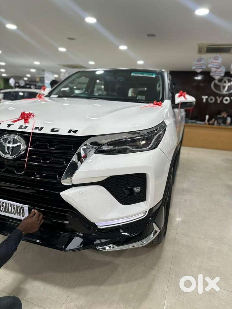 Toyota Fortuner Diesel Automatic 2025 Leader Edition