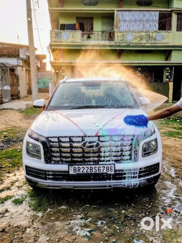 Hyundai Venue 2025 Petrol 5500 Km Driven
