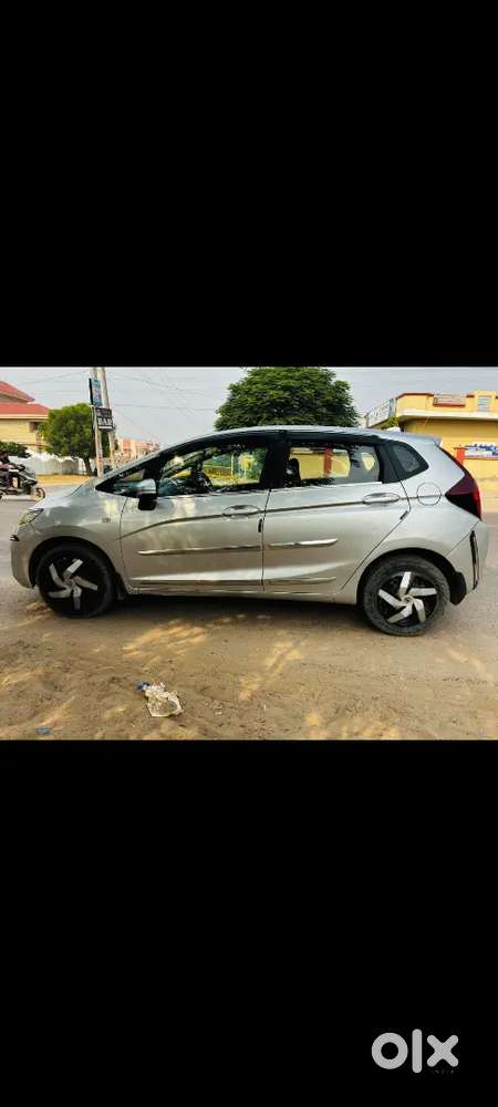 Honda Jazz 2016 Diesel Well Maintained