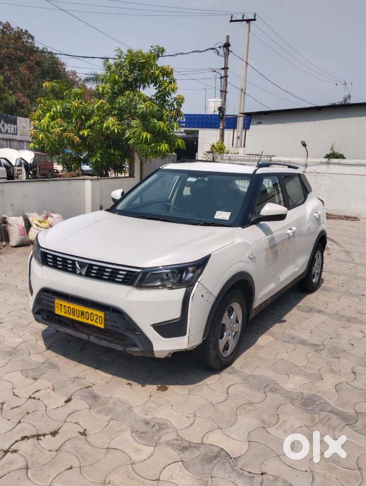 Mahindra Xuv300 1.2 W6 Amt Petrol, 2023, Petrol