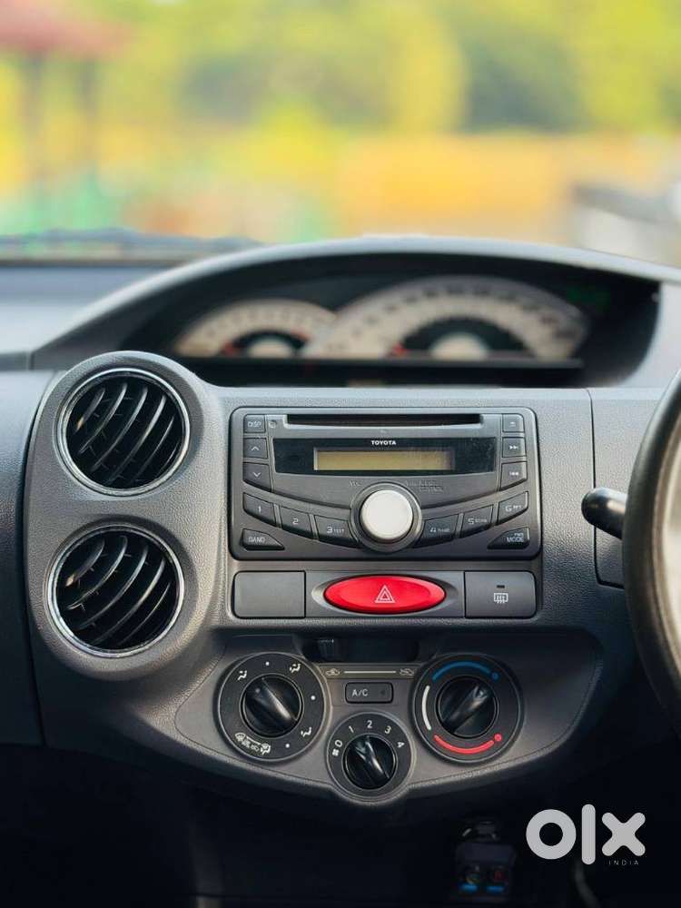 Toyota Etios V, 2012, Petrol