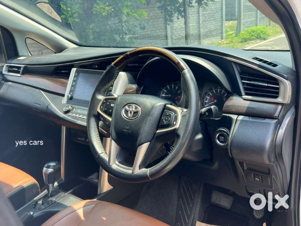 Toyota Innova Crysta 2.8 Z, 2022, Petrol