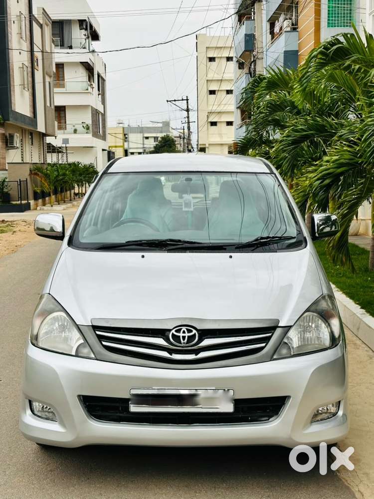 Toyota Innova V Version